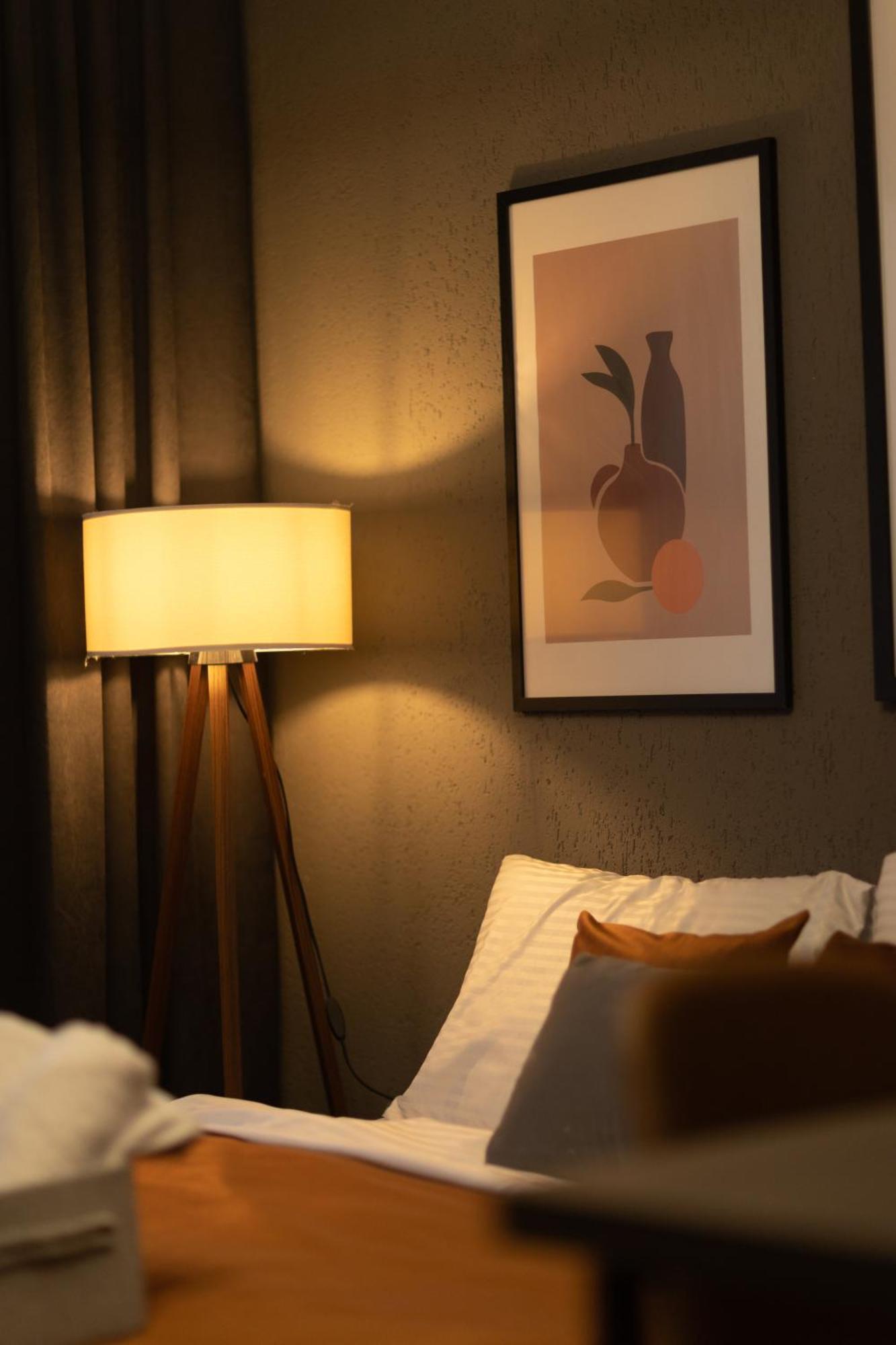 Etern Stays - Studio Apartment Prishtinë Ngoại thất bức ảnh