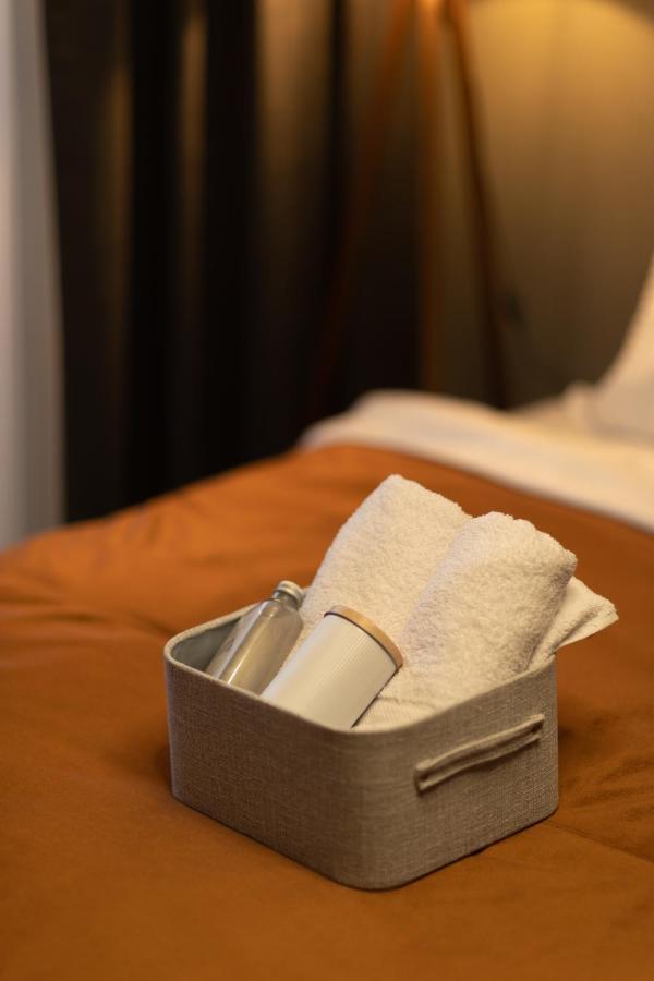 Etern Stays - Studio Apartment Prishtinë Ngoại thất bức ảnh