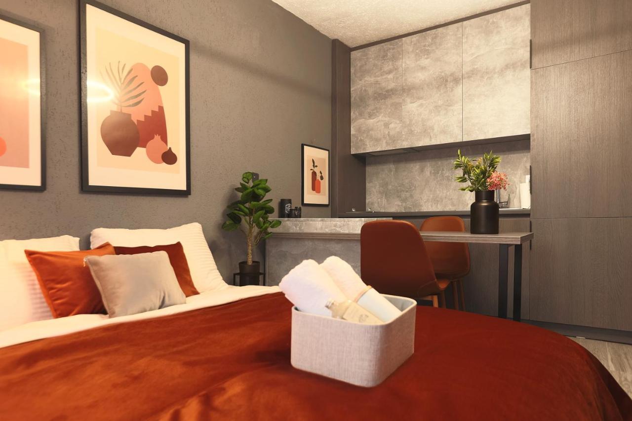 Etern Stays - Studio Apartment Prishtinë Ngoại thất bức ảnh