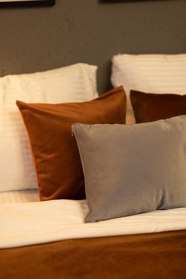 Etern Stays - Studio Apartment Prishtinë Ngoại thất bức ảnh