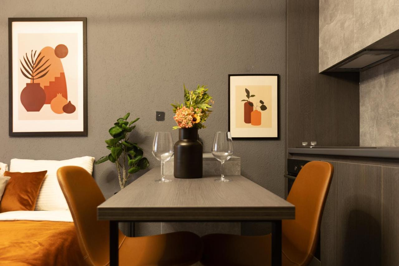 Etern Stays - Studio Apartment Prishtinë Ngoại thất bức ảnh